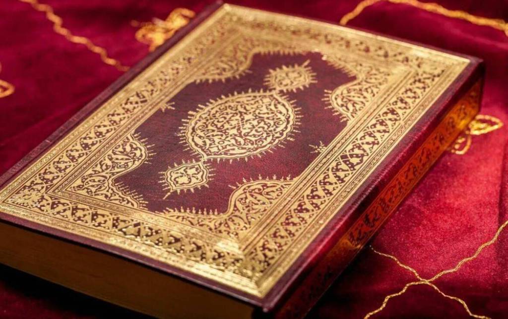 Коран стал самой продаваемой книгой во Франции и в США.