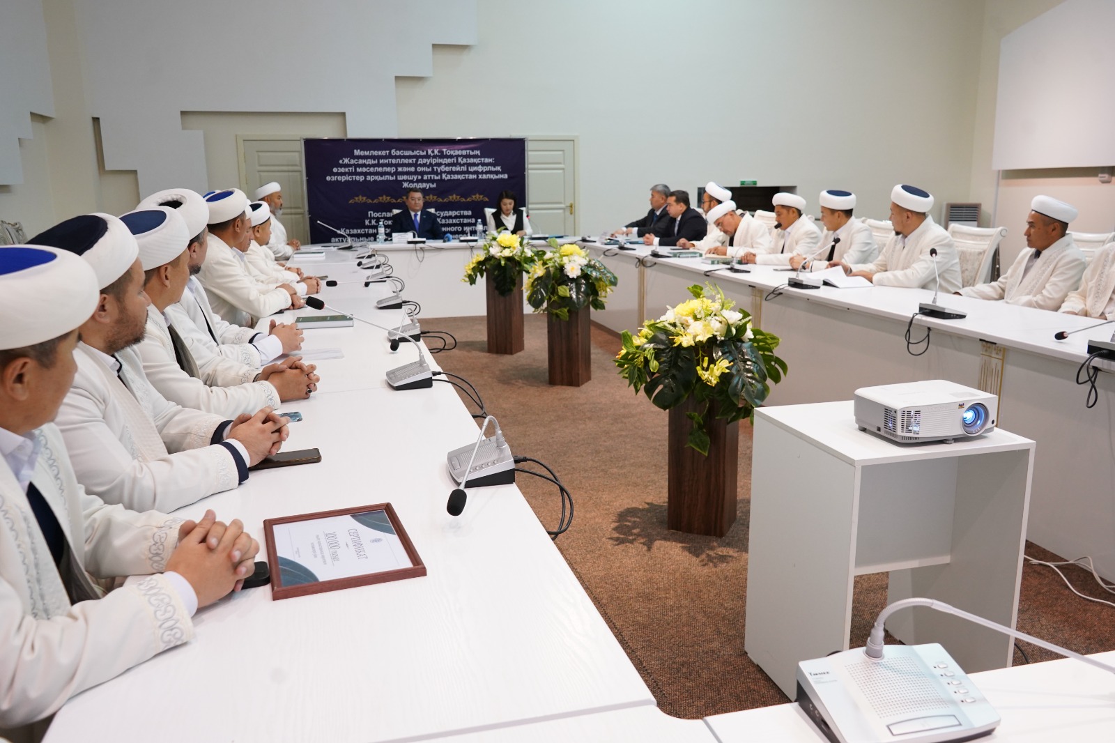 ҚР ПРЕЗИДЕНТІНІҢ КЕҢЕСШІСІ ПАВЛОДАРЛЫҚ ИМАМДАРМЕН КЕЗДЕСТІ