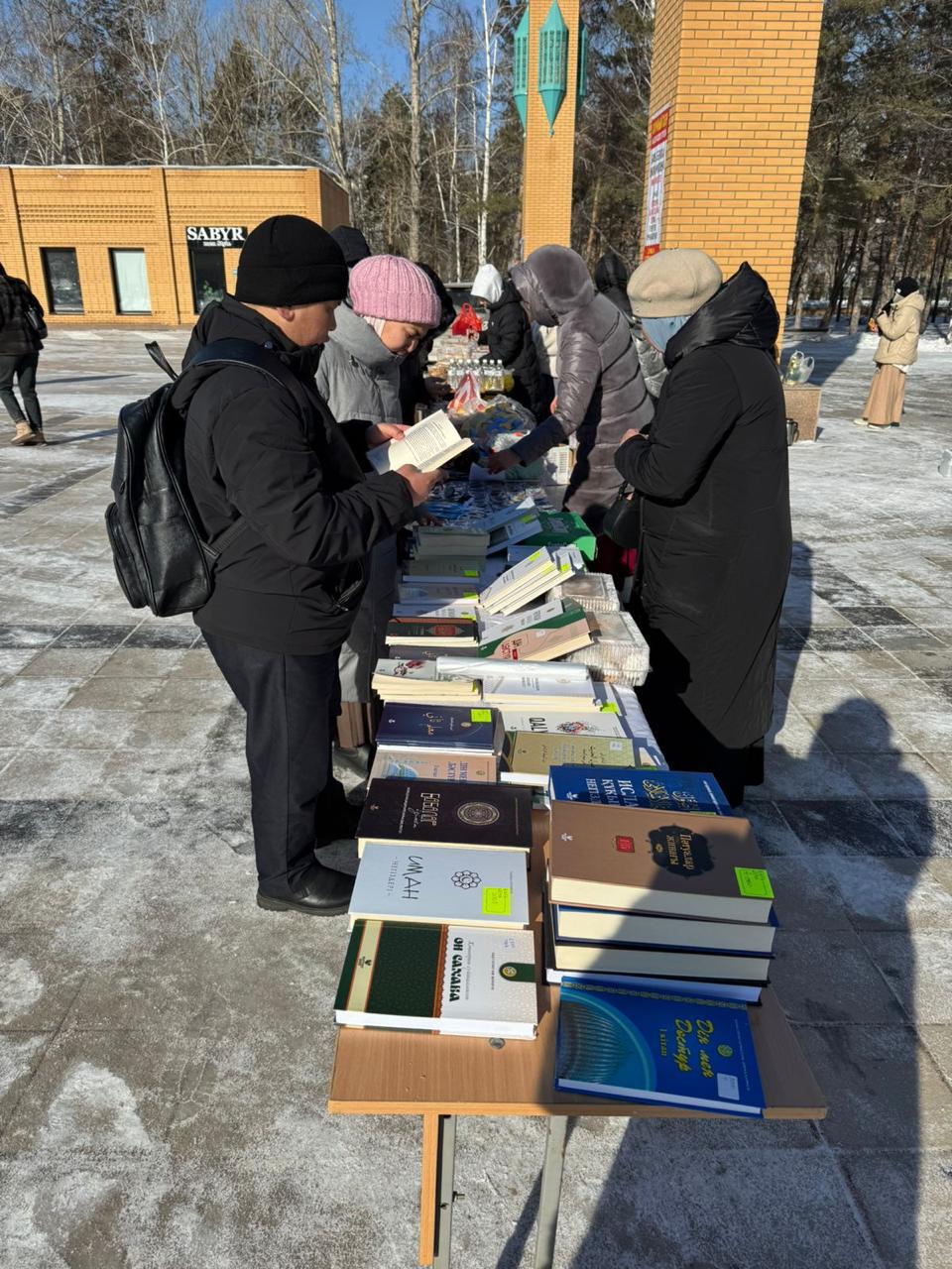 60 ТҮРЛІ КІТАП САТЫЛЫМДА БОЛДЫ