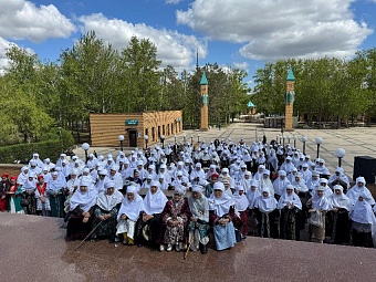 АҚ КИМЕШЕКТІ ӘЖЕЛЕР, АҚ ЖАУЛЫҚТЫ АНАЛАР 